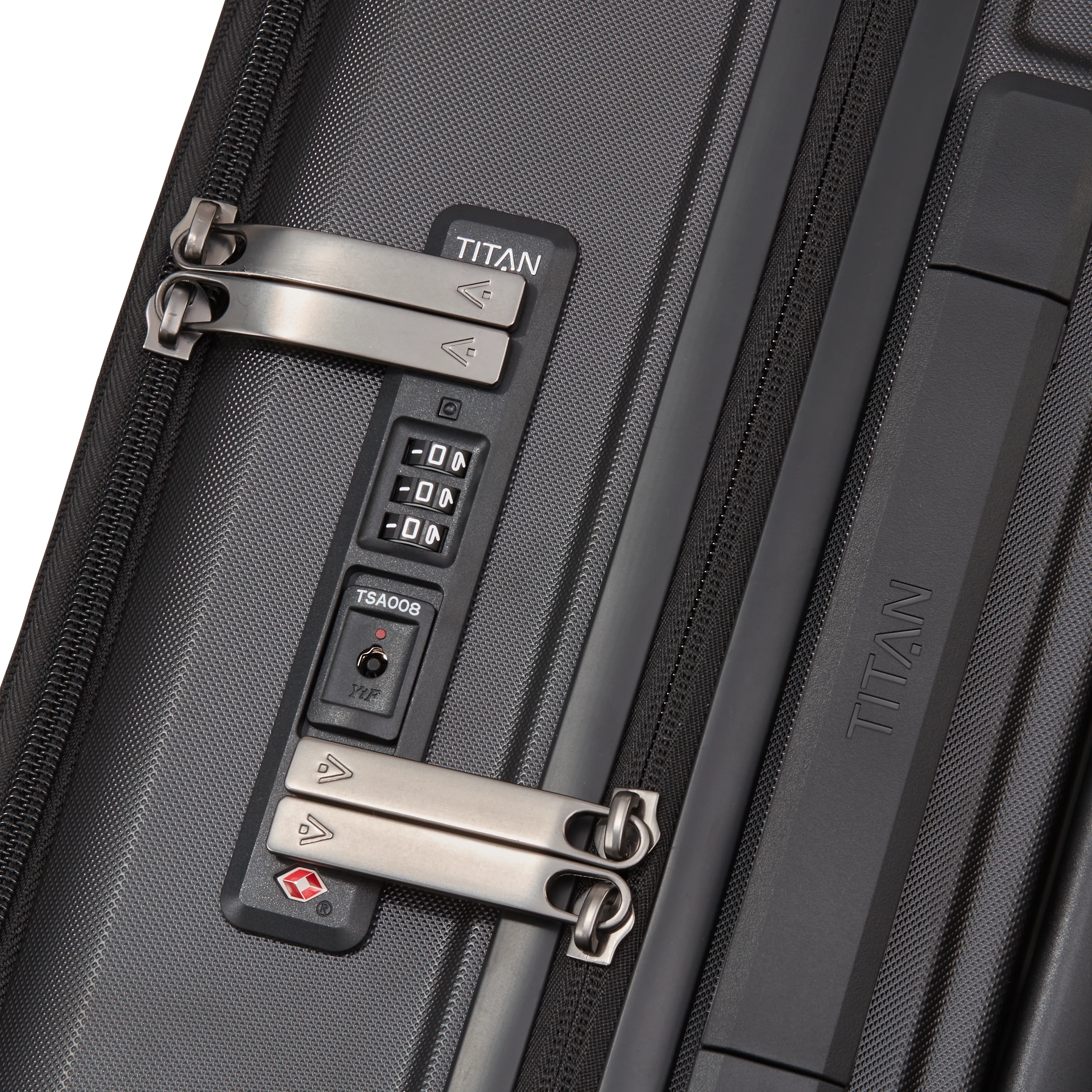 Ein TITAN Koffer der Serie LITRON mit Vortasche Nahaufnahme in schwarz