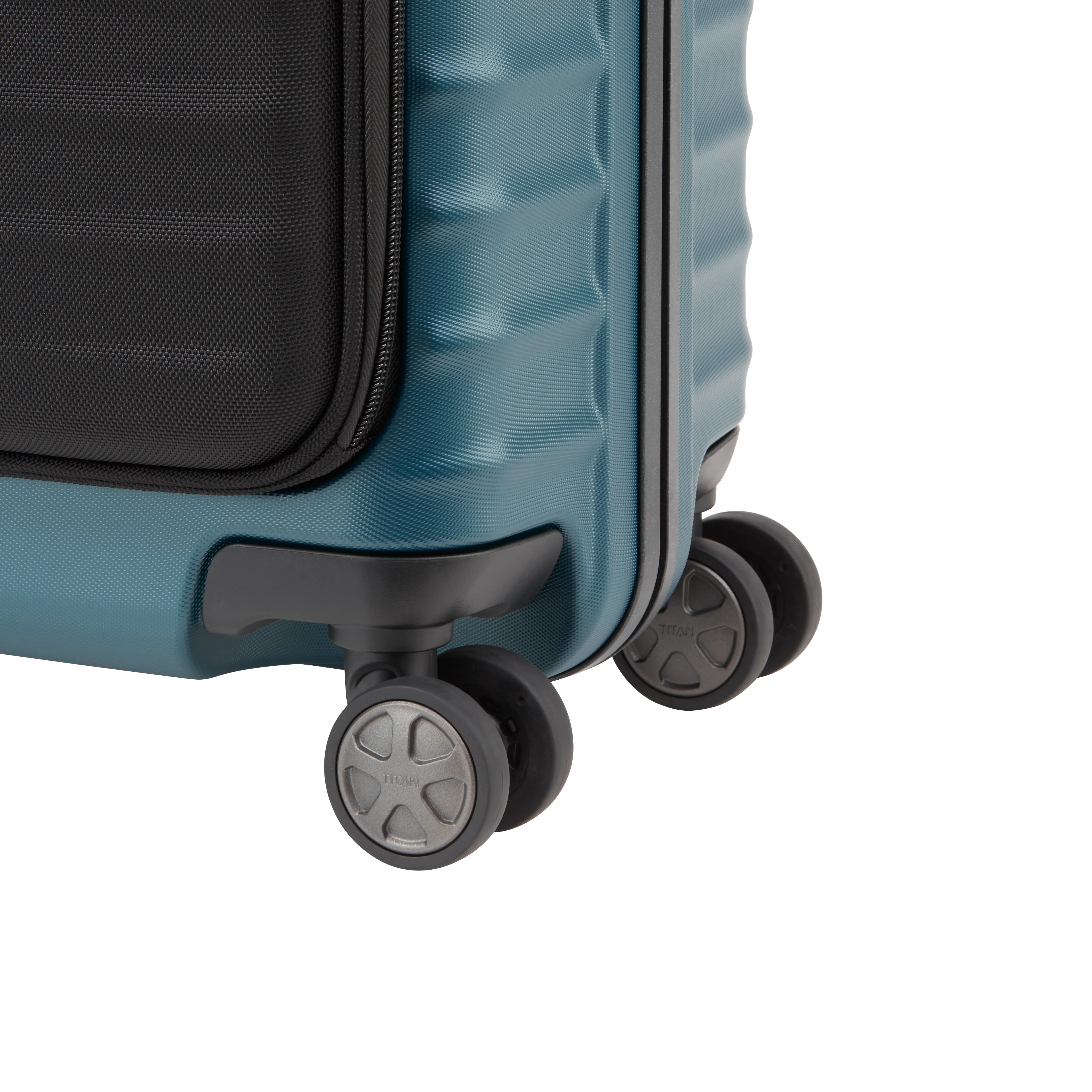 Ein TITAN Koffer der Serie LITRON Frame mit Vortasche Nahaufnahme Räder in petrol